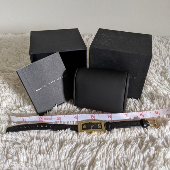 Marc Jacobs Classic Watch - Picture 2 of 7